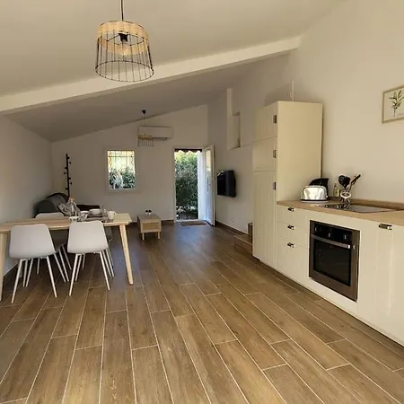 Charmant T2 Renove Avec Jardin Saint-Mathieu-de-Tréviers Exterior foto